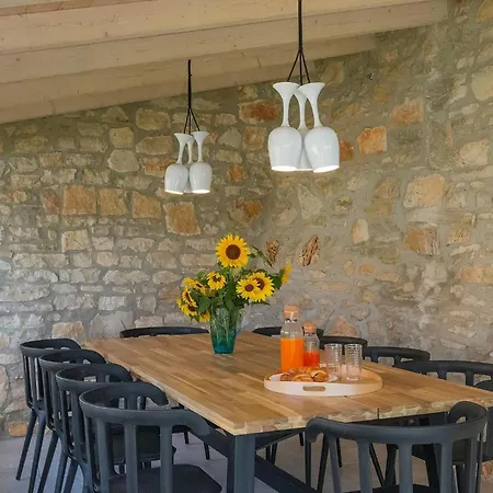 Viva Holiday home Tinjan